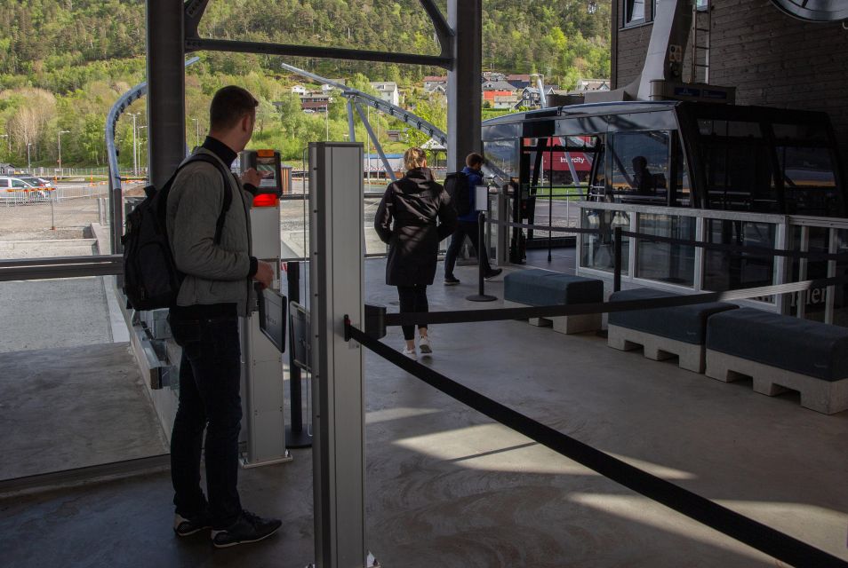From Åndalsnes: Roundtrip Gondola Tickets - Activities at the Summit