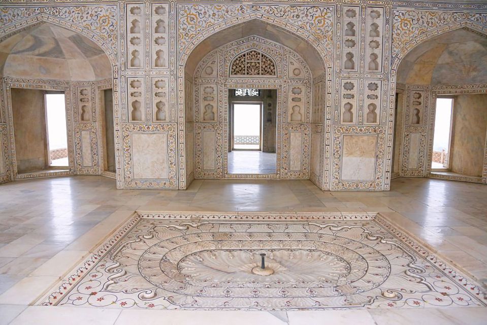 From Delhi: Taj Mahal and Agra Fort Tour by Super-Fast Train - Taj Mahal Exploration