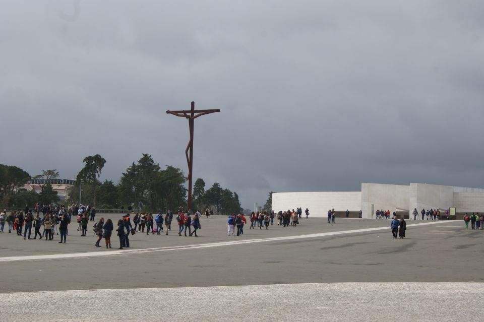 From Lisbon: Fatima Full-Day Private Tour - Fatima Sanctuary Visit