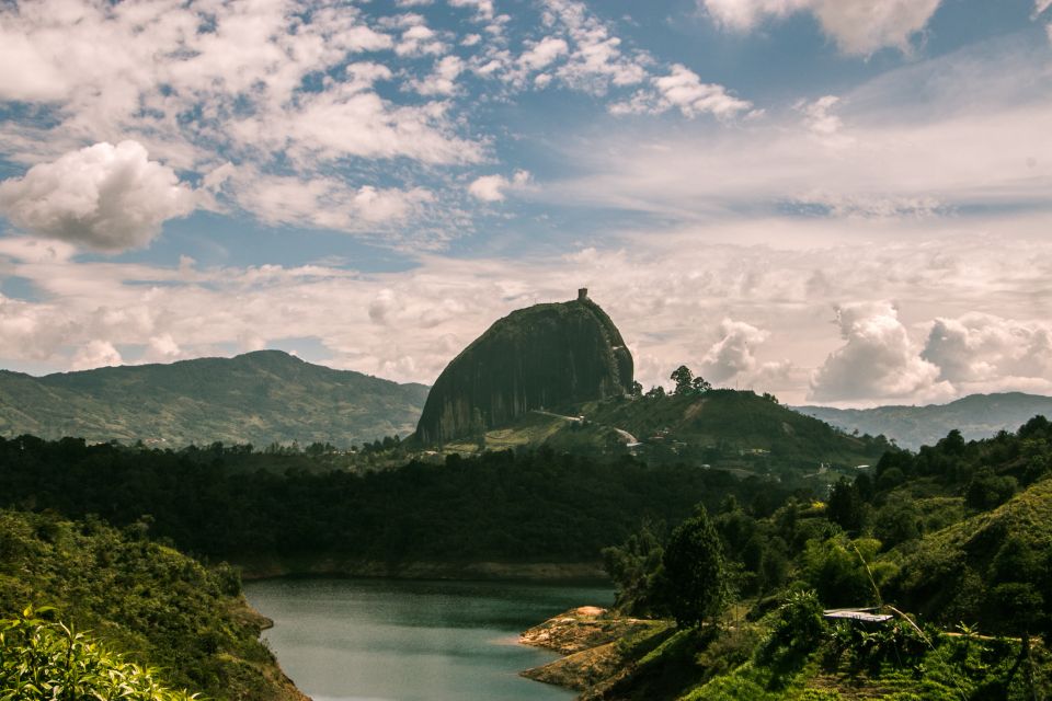 From Medellín: Guatapé and El Peñol Guided Tour - Exploring Guatapí Town