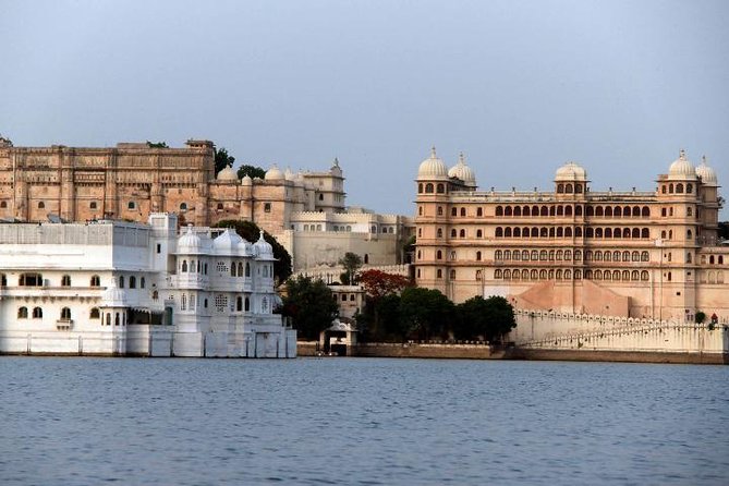 Full-Day Private City Tour of Udaipur Including Boat Ride in Lake Pichola - Boat Ride on Lake Pichola