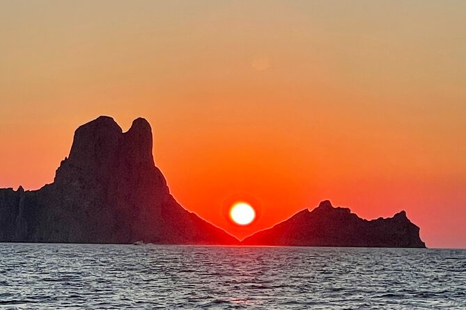 Full-Day Private Sailboat Tour of Ibiza and Formentera - Inclusions and Amenities