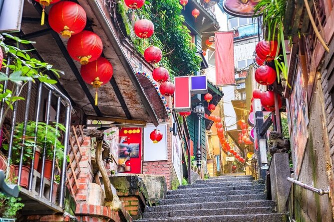 Full-Day Tour in Shifen, Jiufen and Yehliu of Taipei - Taking in the Historic Jiufen Old Town