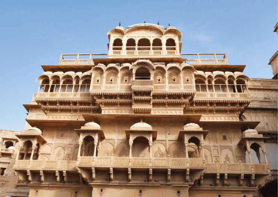 Golden City Photography Guided Tour to Capture City Hues - Guide and Local Insights