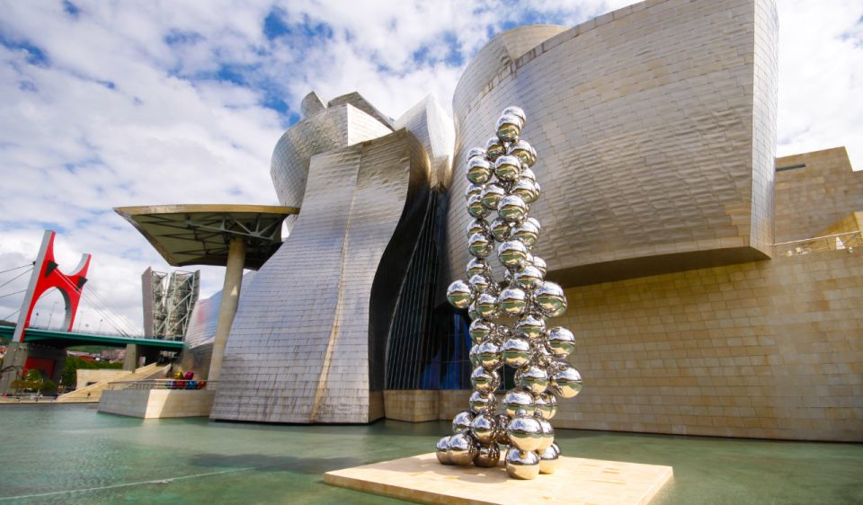 Guggenheim Museum Bilbao Private Tour With Official Guide - Customer Feedback