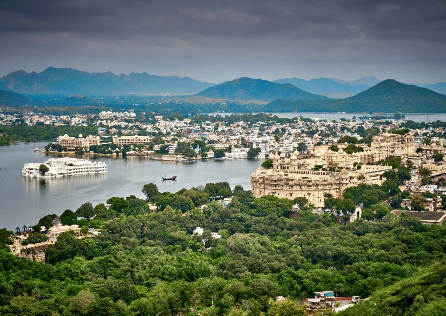 Guided Night Walking Tour in Udaipur- Guided Walking Tour - The Role of the Tour Guide