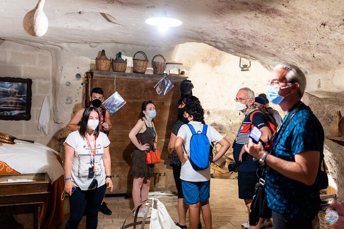 Guided Walking Tour of Sasso Barisano and Sasso Caveoso - Accessibility and Public Transportation