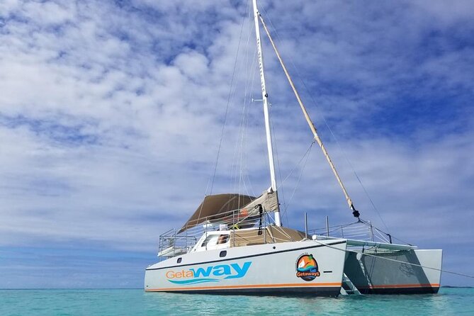 Half-Day Catamaran Tour in Cayos De La Cordillera With Lunch - Tips for a Great Experience
