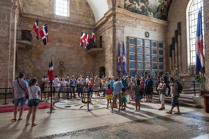 Half Day Excursion Colonial Zone Lighthouse to Colón and Tres Ojos From Santo Domingo - Guide Experience