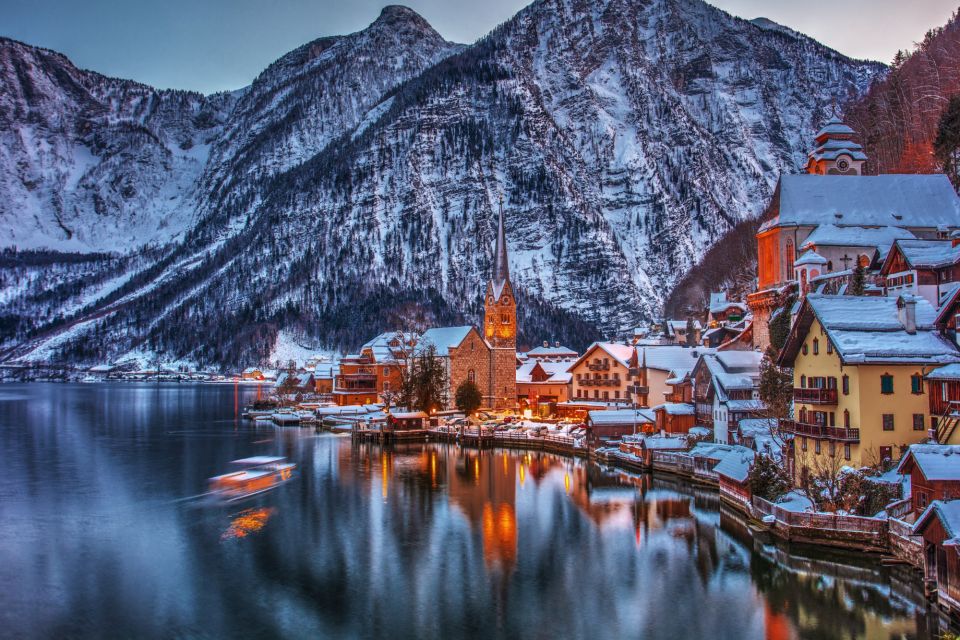 Hallstatt: First Discovery Walk and Reading Walking Tour - App and Navigation