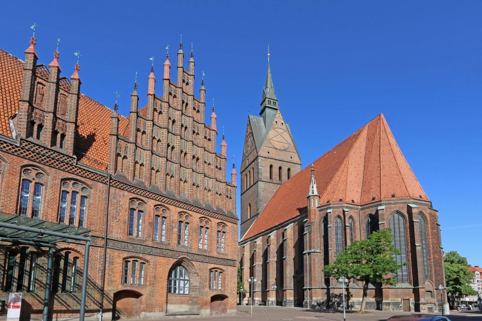 Hannover: Guided Old Town Walking Tour - Meeting Point Details