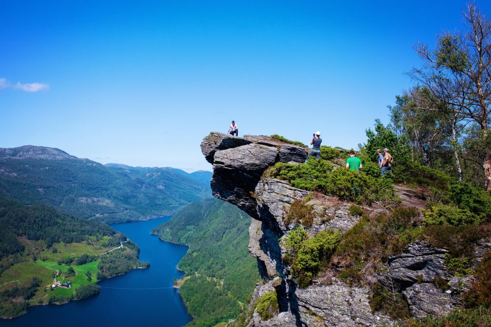 Haugesund: Guided Hike to Himakåna (Mini Trolltunga) - What to Pack for the Hike