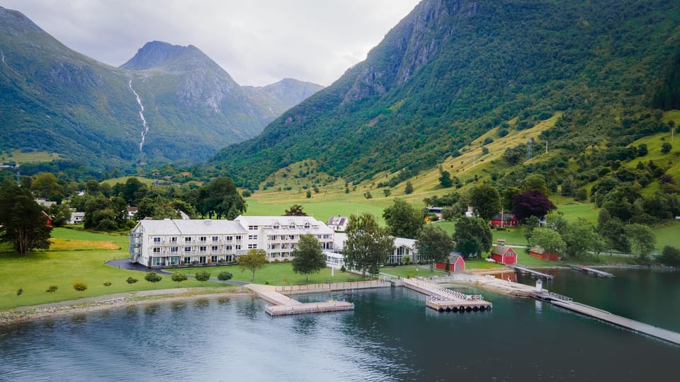 Helicopter + Lunch at Rosendal Fjordhotel - Culinary Delights