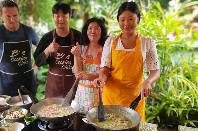 Home Style Family Class With Fruit Carving and Market Tour - Fruit Carving Techniques