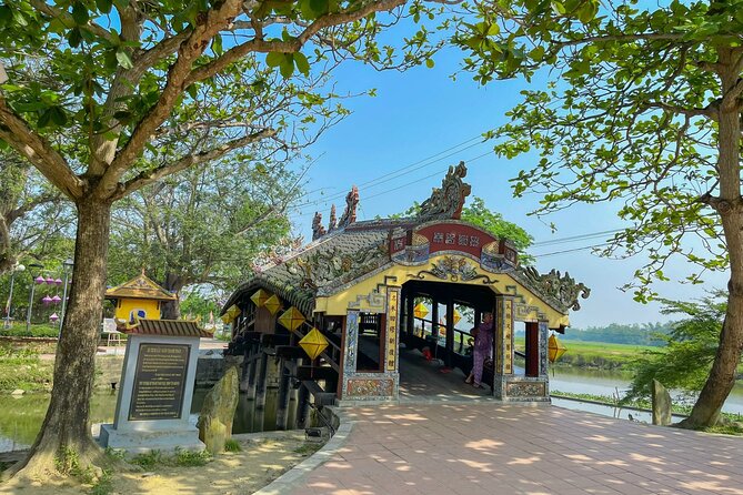 Hue Hoi An Bus Tour Sightseeing via Hai Van Pass 4 Stops - Transportation and Seating