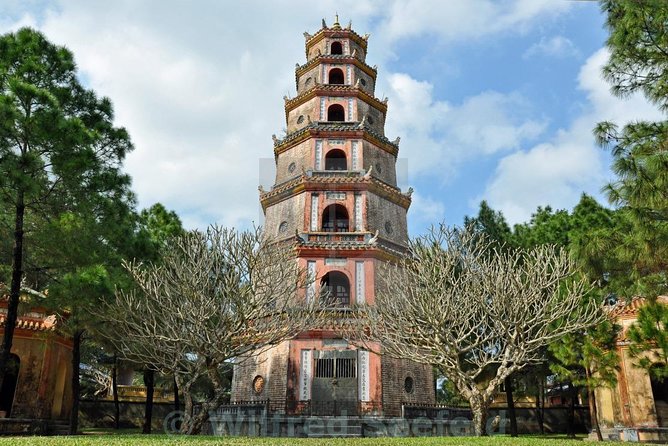 Hue Imperial City Daily Ingroup Tour via Hai Van Pass - Vegetarian Lunch Inclusion