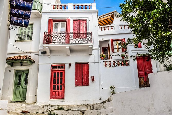 Hydra-Poros-Aegina Islands One Day Cruise With Live Music Dancing & Buffet Lunch - Onboard Amenities