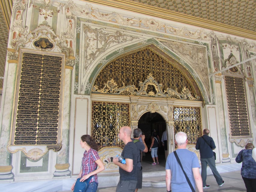 Istanbul: Topkapi, Hagia Sophia and Basilica Cistern Tour - Visitor Experience