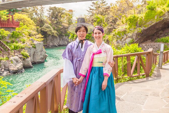 [Jeju] Hanbok Private Guide Tour & Photo Session in Beautiful Yongduam Rock, - Experience Highlights