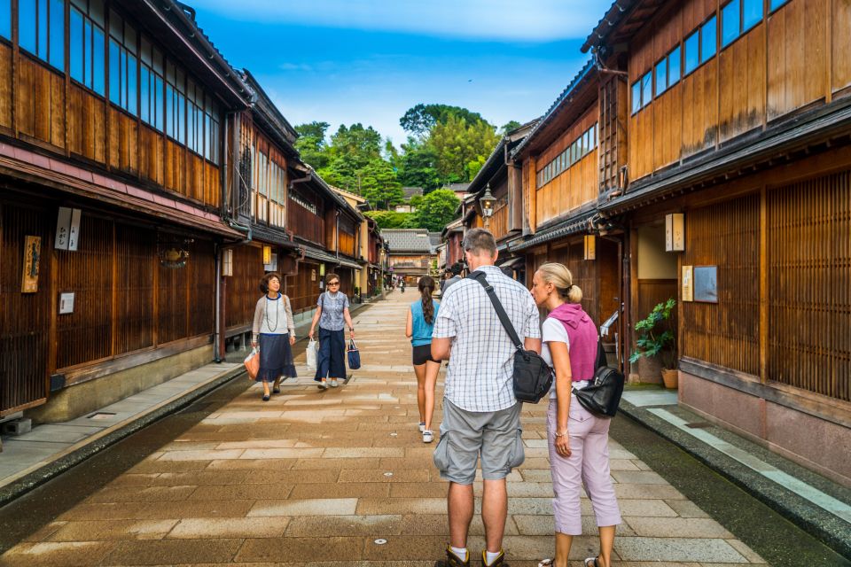 Kanazawa: Private Food Tasting Walking Tour - Kanazawa Castle and Culinary Delights