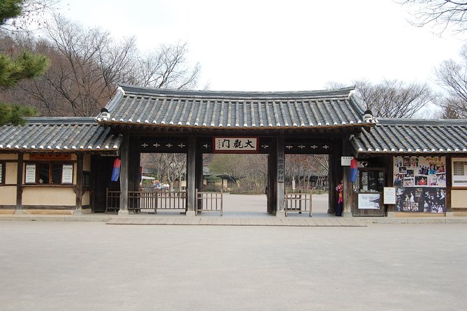 Korean Heritage Tour: Palaces and Villages of Seoul Including Gyeongbokgung Palace - Transportation and Accessibility