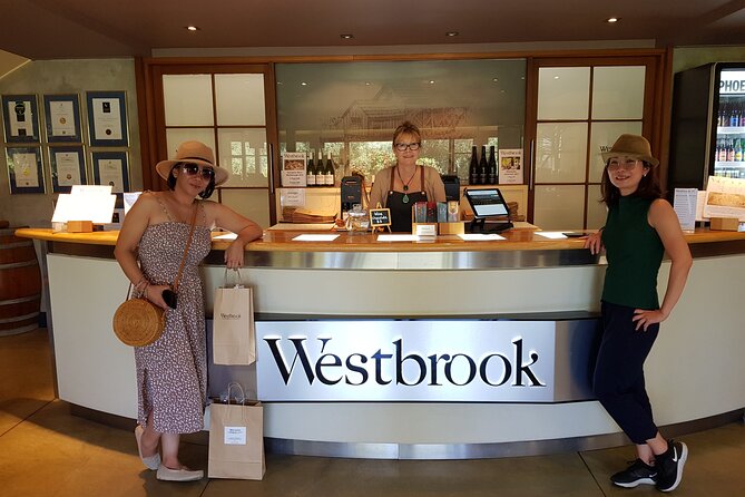 Kumeu Vineyard Shuttle Tour - Wine Tasting Experience