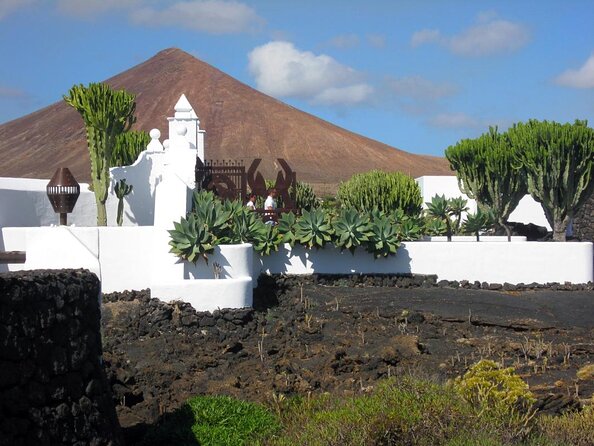 Lanzarote Cesar Manrique With Green Caves or Jameos Del Agua Entrance - Meeting Point