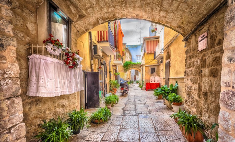 Lecce: Historic Center Private Walking Tour W/ Food Tasting - Vibrant Artisan Workshops