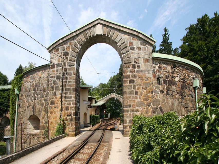 Linz: Pöstlingberg and Old Town Private Tour - Old Town Exploration