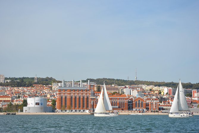 Lisbon Old Town Sailng Cruise With a Drink- 2h Small Group Tour - Accessibility and Mobility