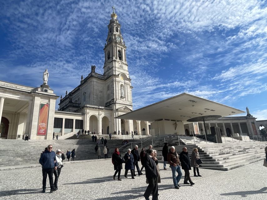 Lisbon: Private Tour to Fatima, Batalha, Nazaré, & Óbidos - Exploring Obidos Medieval Charm