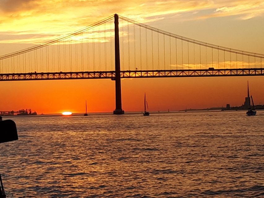 Lisbon: SpeedBoat Tour at Sunset or Daylight - Pricing and Duration