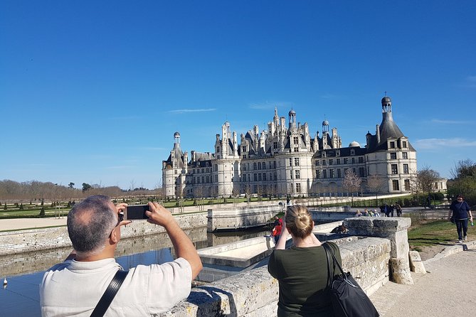 Loire Valley Day Tour Chambord and Chenonceau Plus Lunch at a Private Castle - Relaxing Lunch at Private Château