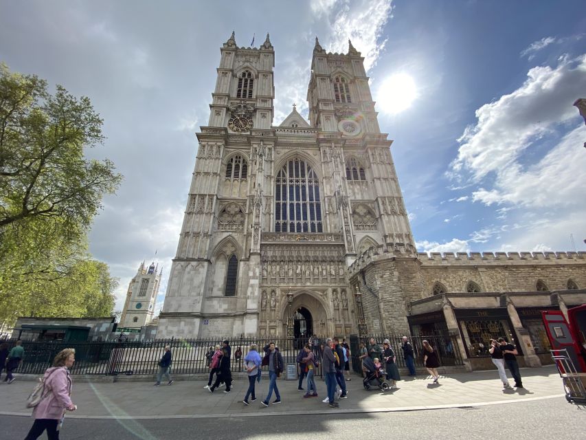 London: Guided Westminster Abbey Tour and Refreshments - Meeting Point and Arrival