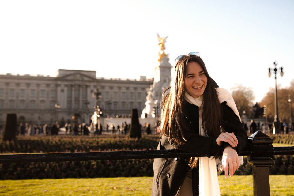 London: Professional Photoshoot Outside Buckingham Palace - Photo Delivery Process