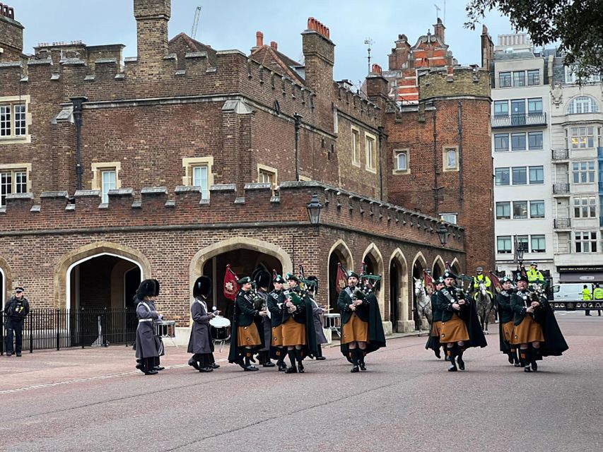 London: Westminster Abbey, Trafalgar, Buckingham Palace Tour - Important Information