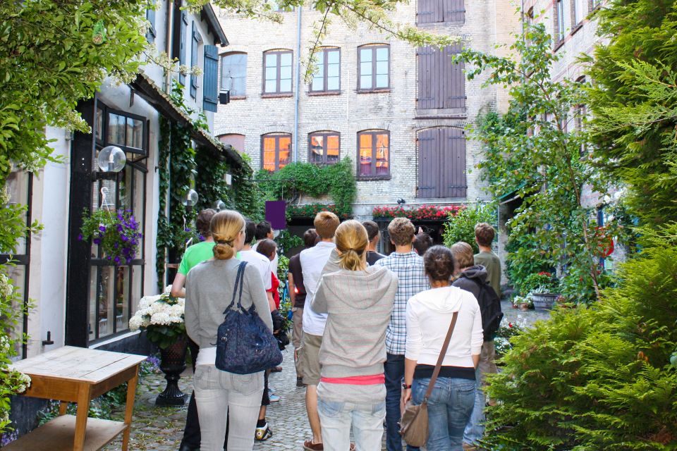 Lübeck: Entertaining Tour Through Hidden Courtyards - Engaging Tour Experience