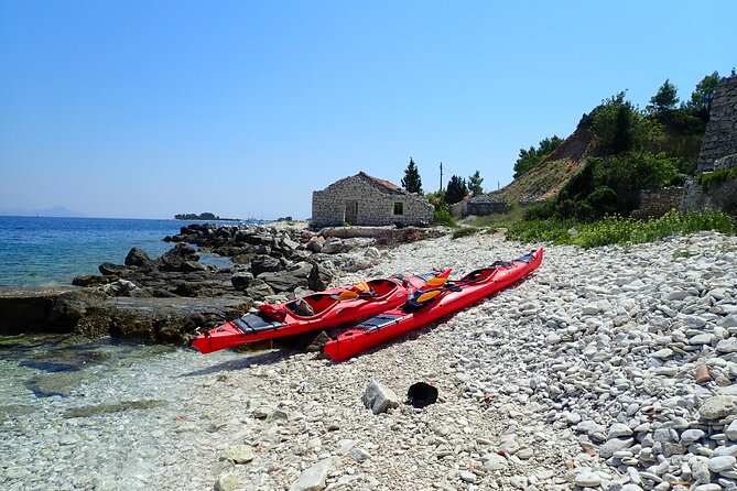 Lumbarda-Sunset Kayaking Experience With Picnic: Wine and Sweets - Meeting and Pickup Details