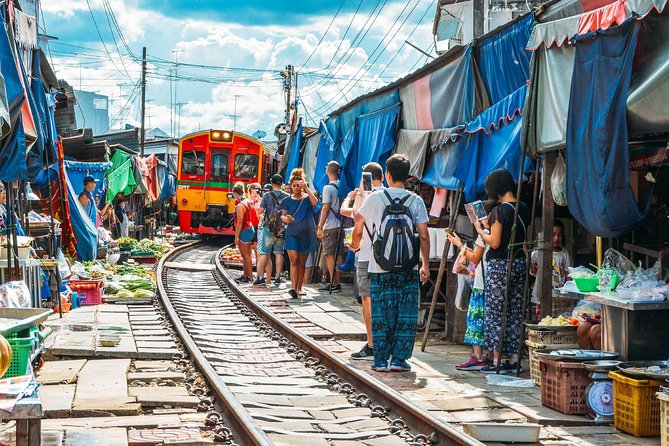 Maeklong Railway & Floating Market Tour (Private & All-Inclusive) - Encounter at Maeklong Railway Market