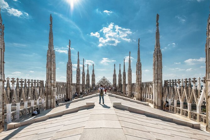 Milan: Highlights Walking Tour With Cathedral and Rooftops - Experiencing the La Scala Opera House