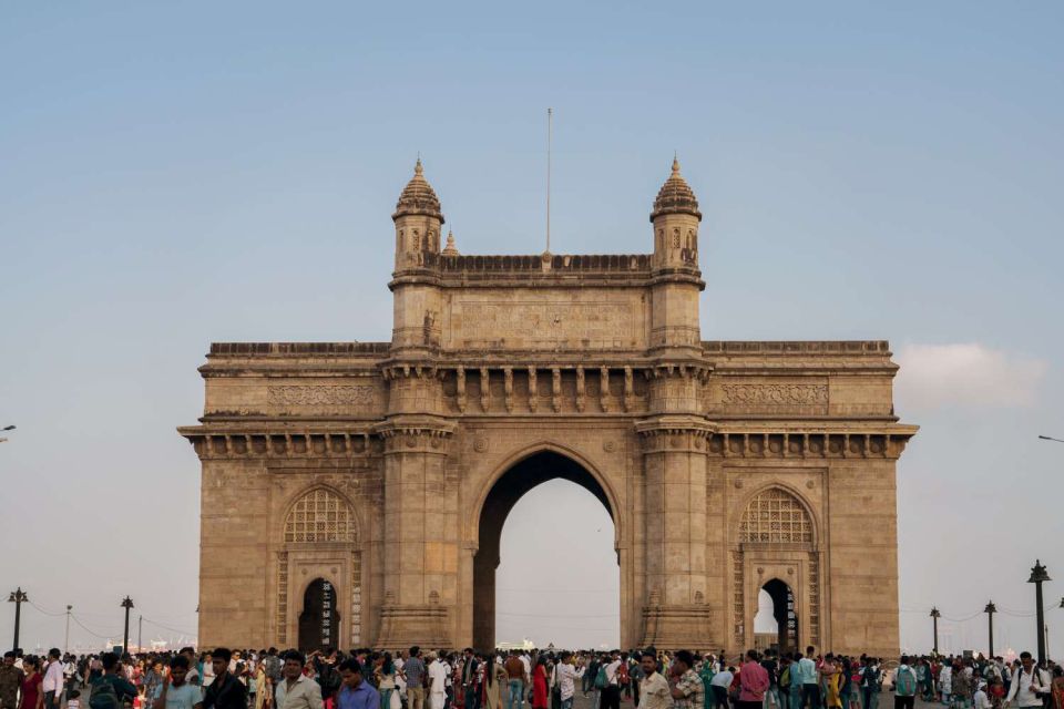 Mumbai: Highlights Bus Full-Day Tour in Hindi - Language and Recommendations