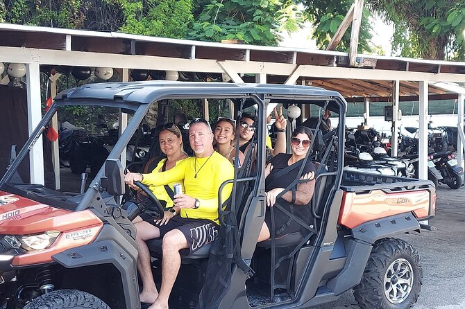 Nassau Narrated Jeep Tour With Full Bahamian Lunch and Drink - Guest Experiences