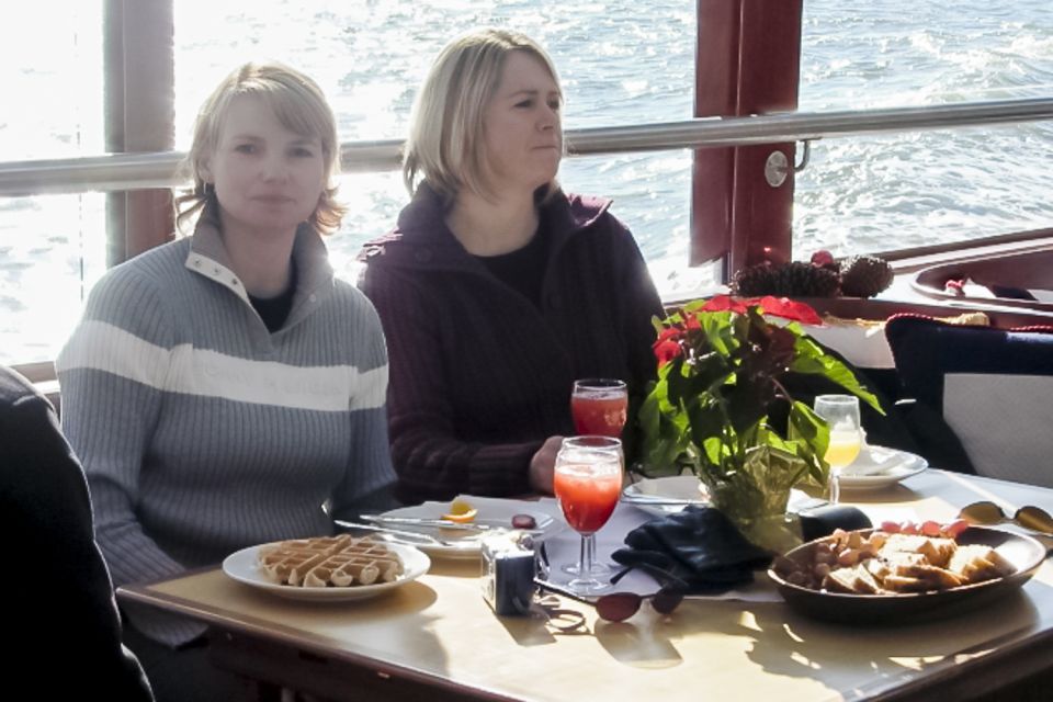 Nyc: Manhattan Skyline Brunch Cruise With a Drink - Accessibility and Boarding Assistance