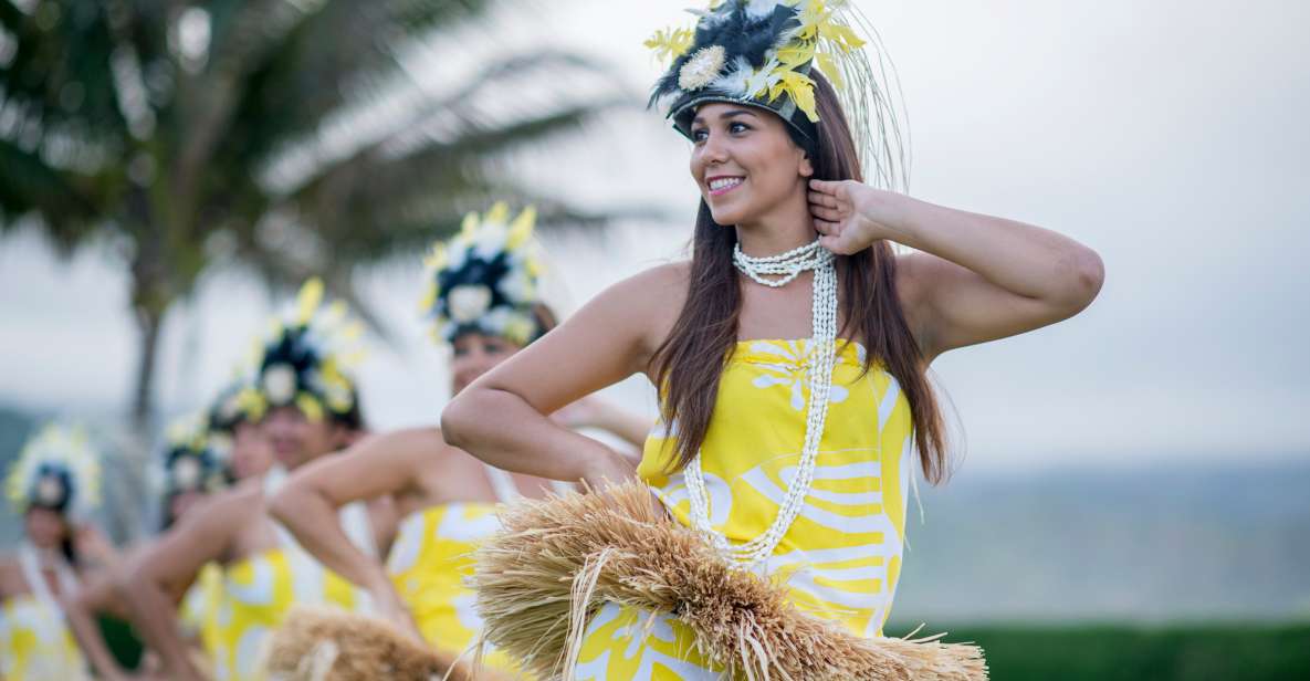 Oahu: Queens Waikiki Luau - Lively Ambiance