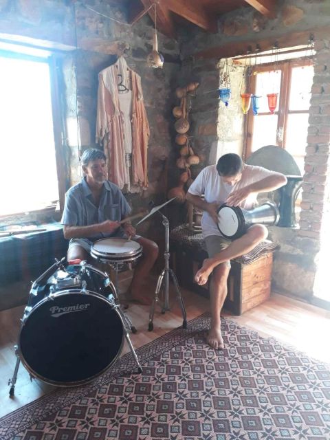 Olive Tasting & Rustic Lunch in Country Home With Live Music - Culinary Delights
