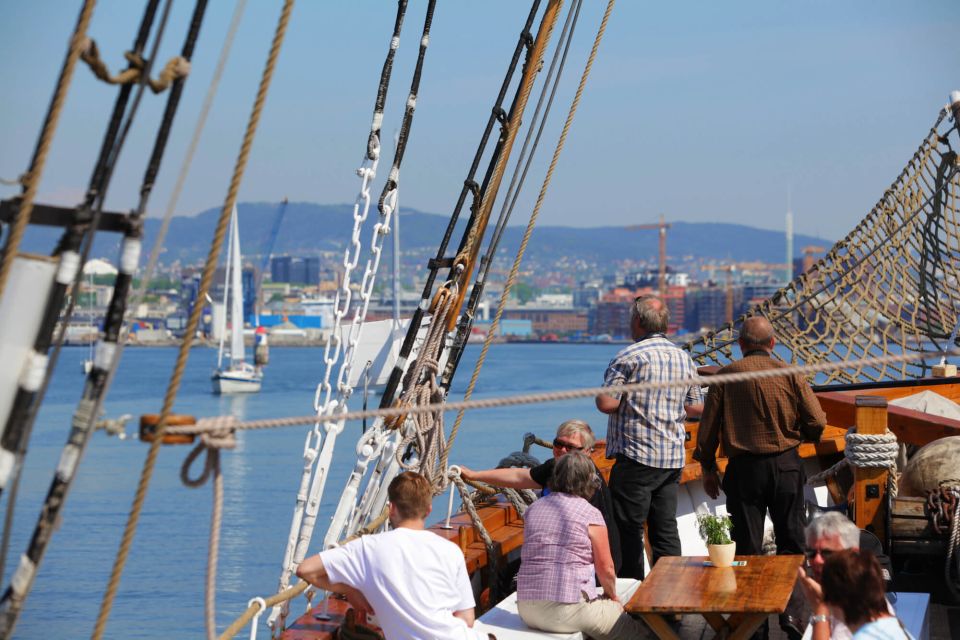 Oslo: Best of Oslo Walking Tour + Fjords Sightseeing Cruise - Important Meeting Information