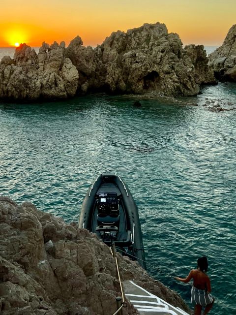 Paros: Premium Boat Private Cruise With Sunset Viewing - Unique Features