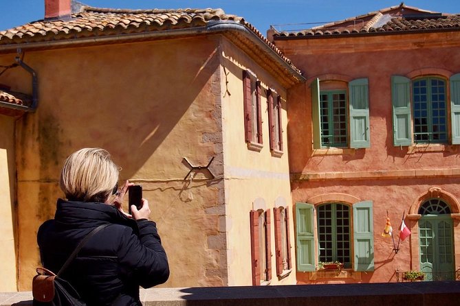 Picturesque Luberon - From AIX-EN-PROVENCE - Villages to Explore