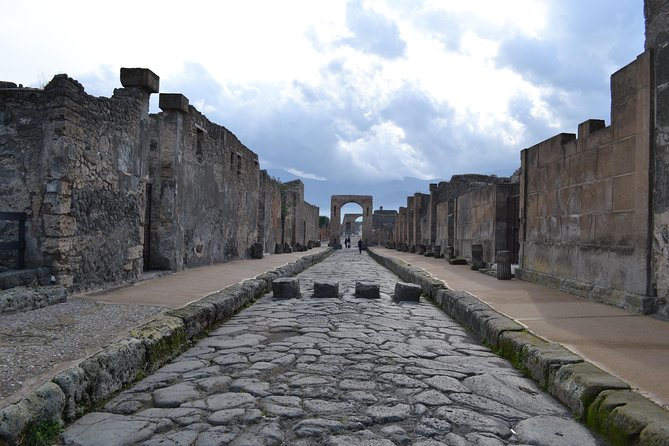 Pompeii and Herculaneum Led by an Archaeologist With Private Transport - Exploring Pompeii