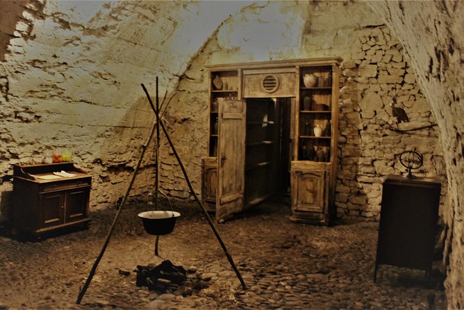 Prague Old Town, Medieval Underground and Dungeon Historical Tour - Important Information